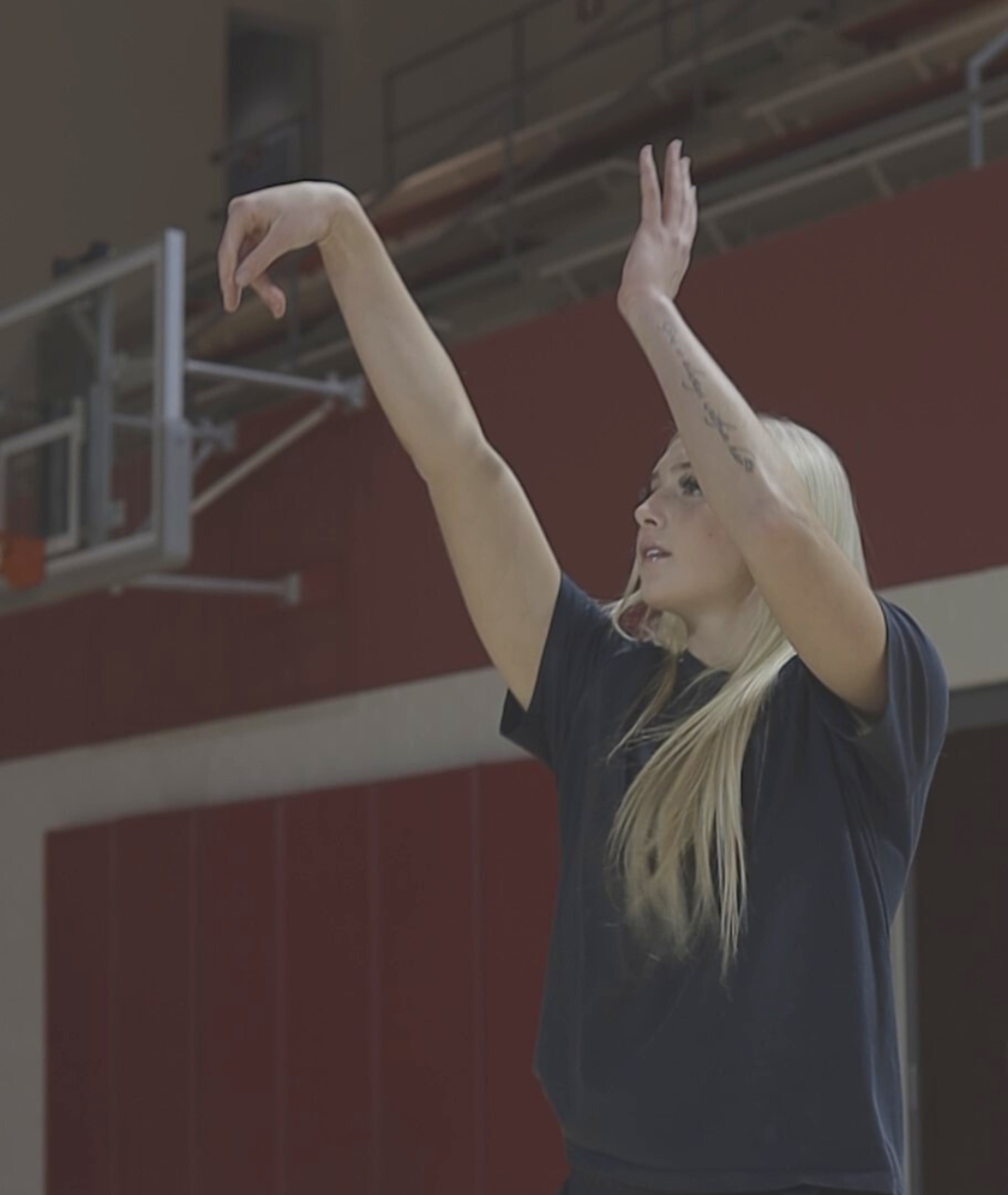 Chloe_on_court_2.png